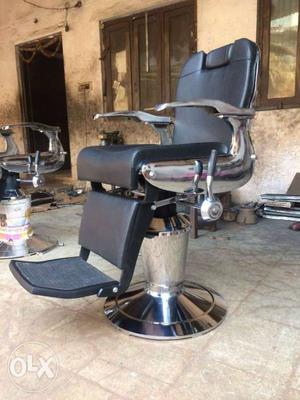 Beauty parlour chairs available fixed price no