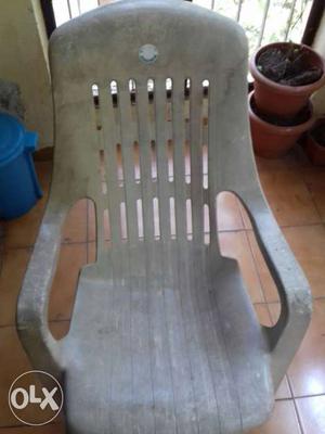 Cello White Plastic Lawn Chair