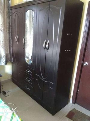 Four Door Wadrobe with Mirror. Material: