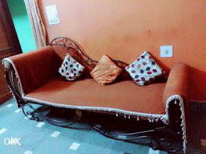 Good Condition Luxurious Premium Sofa-Set Available
