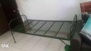 Iron bed metal cot in very good condition