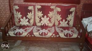 Urgently want to sell sofa set with its