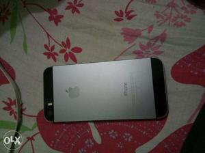 Iphone 5s 32Gb with only charger i can gave you