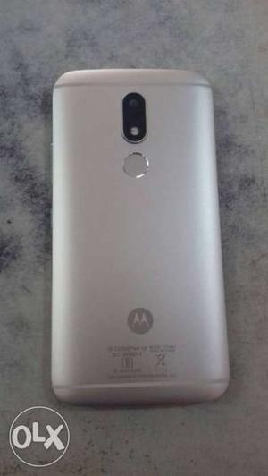 Moto M 3gb Ram Or 32gb Rom Gold Color With All