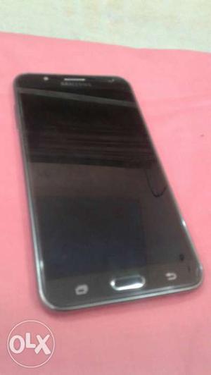 Samsung j7 neat condition mobile with chargar