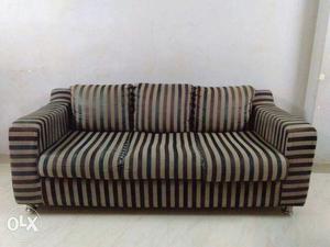 3 seater fully cushioned sofa in mint condition