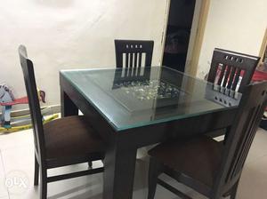 4 seater dinning table in excellent condition.