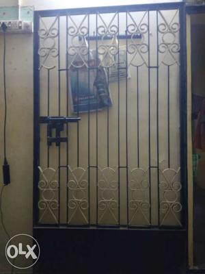 Gate for urgent sale contact:o2