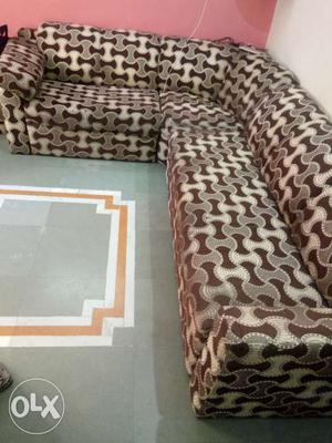 Good quality sofa with corner Very