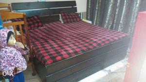 Red-and-black Gingham Bedding Set