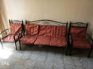 Sofa set with 2 chairs.