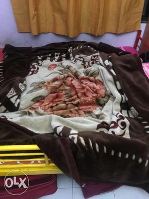 Very warm quilt..brand new condition..double bed size