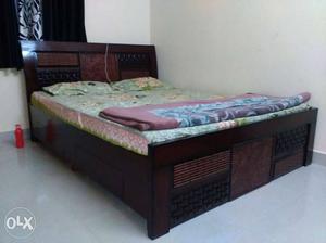 Wooden bed with storage capacity selling