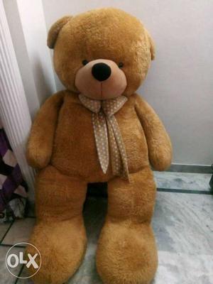 7.ft teddy bear fluffy & soft, good condition.