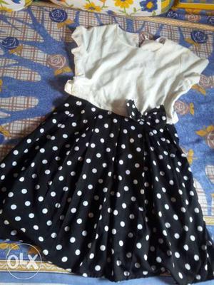 Girl's White And Black Polka-dot Cap-sleeve Pleated Dress