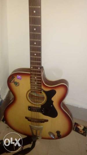 Guirat in good condition with guitar bag if want