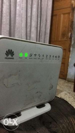 HUAWEI wifi router mint condition signal strength