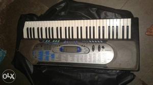Keyboard casio black and silver colour