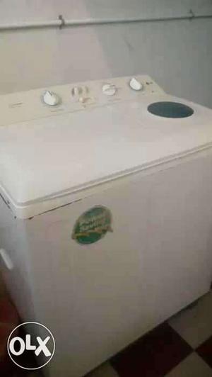 LG company semi automatic washingmachine very
