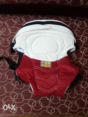 Mee Mee brand baby carrier. durable.can hold till 12kgs