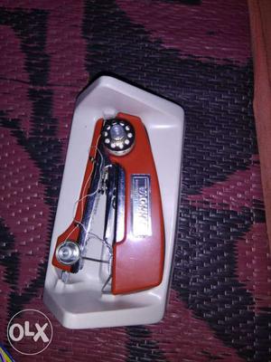 Mini hand sewing machine Negotiable (New condition)