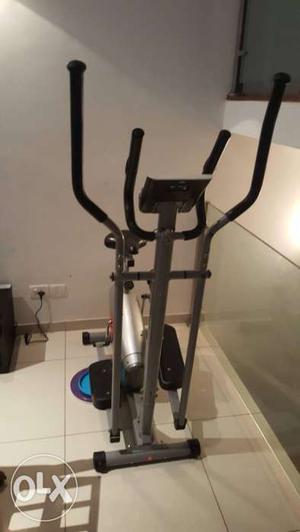 Stayfit crosstrainer with bill. As good as new.