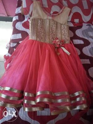 Very beautiful dress for 4 to 5 years kid. Very new.