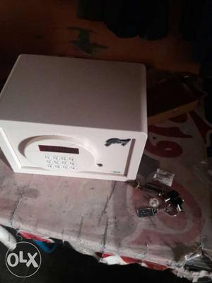 White Xbox 360 Console With Controller