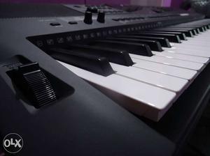 Yamaha PSR E453 Keyboard, 2 Months old, Good condition