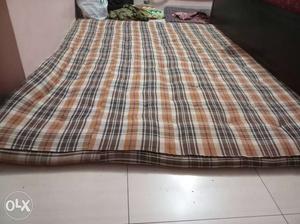 6 months old bed with good condition.