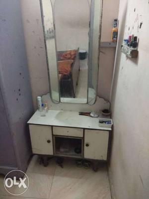 Dressing table with good condition