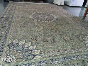 Light green colour Kashmiri carpet / rug of size