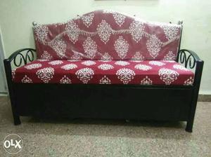 Red and white floral sofa set in very good