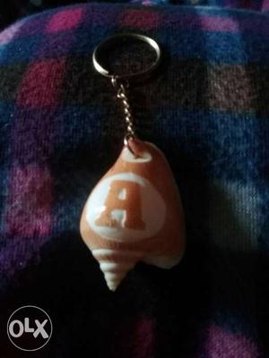 Shell keyring with letter 'A'