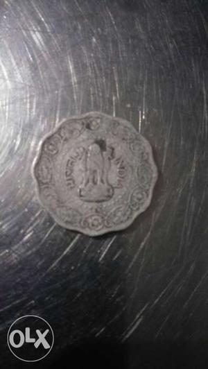 Silver-colored Scalloped Coin
