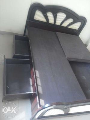 Storage Bed almost new size 5/6(queen)