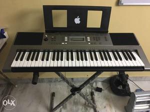 Yamaha keyboard PSR E353 with stand in excellent