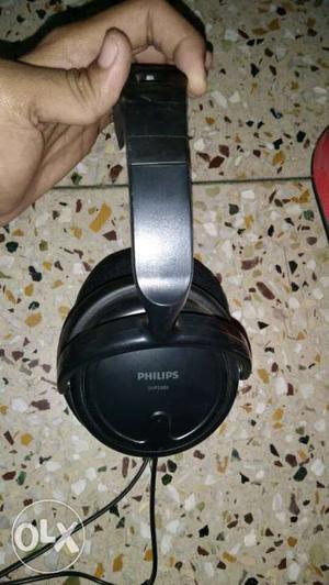 Black Philips Full-sized Headphones