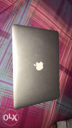 Mac book air in very good condition osx memory 4gb