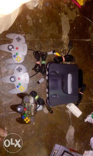 Nintendo 64 in working condtion 3 remots 13