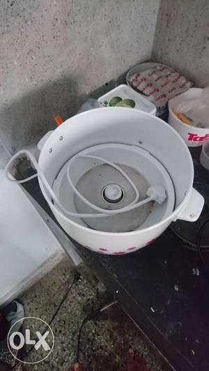 Prestige 1.8L electric cooker,2 bowls 4 months old...hurry