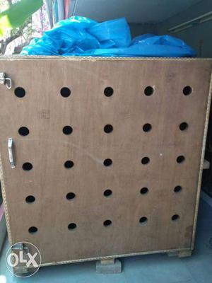 Pet crate for big pet dogs being carried in