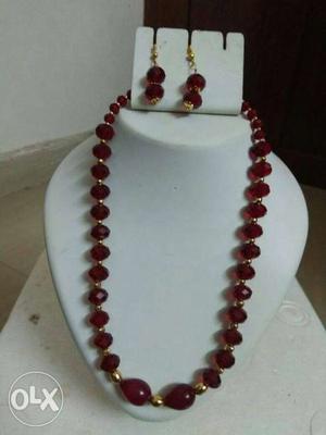 Crystal and golden beaded necklace with drop earring