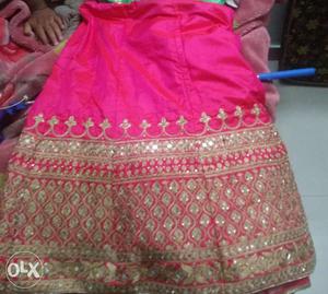 Itz a pink lehenga with golden work on it it has
