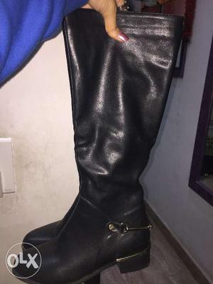 Leather boots black in colour block