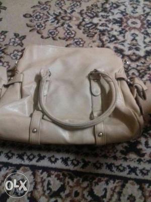 Leather handbag in good condition