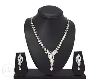 NEW Silver necklese set