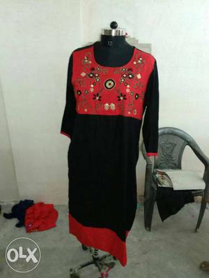 Red And Black Scoop-neck Long-sleeved Floral Dress