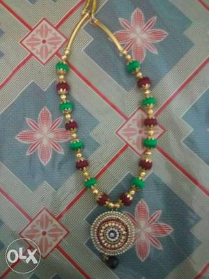 Silk thread necklace with good colour combination