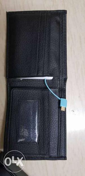 Smart wallet with built-in power bank for Rs